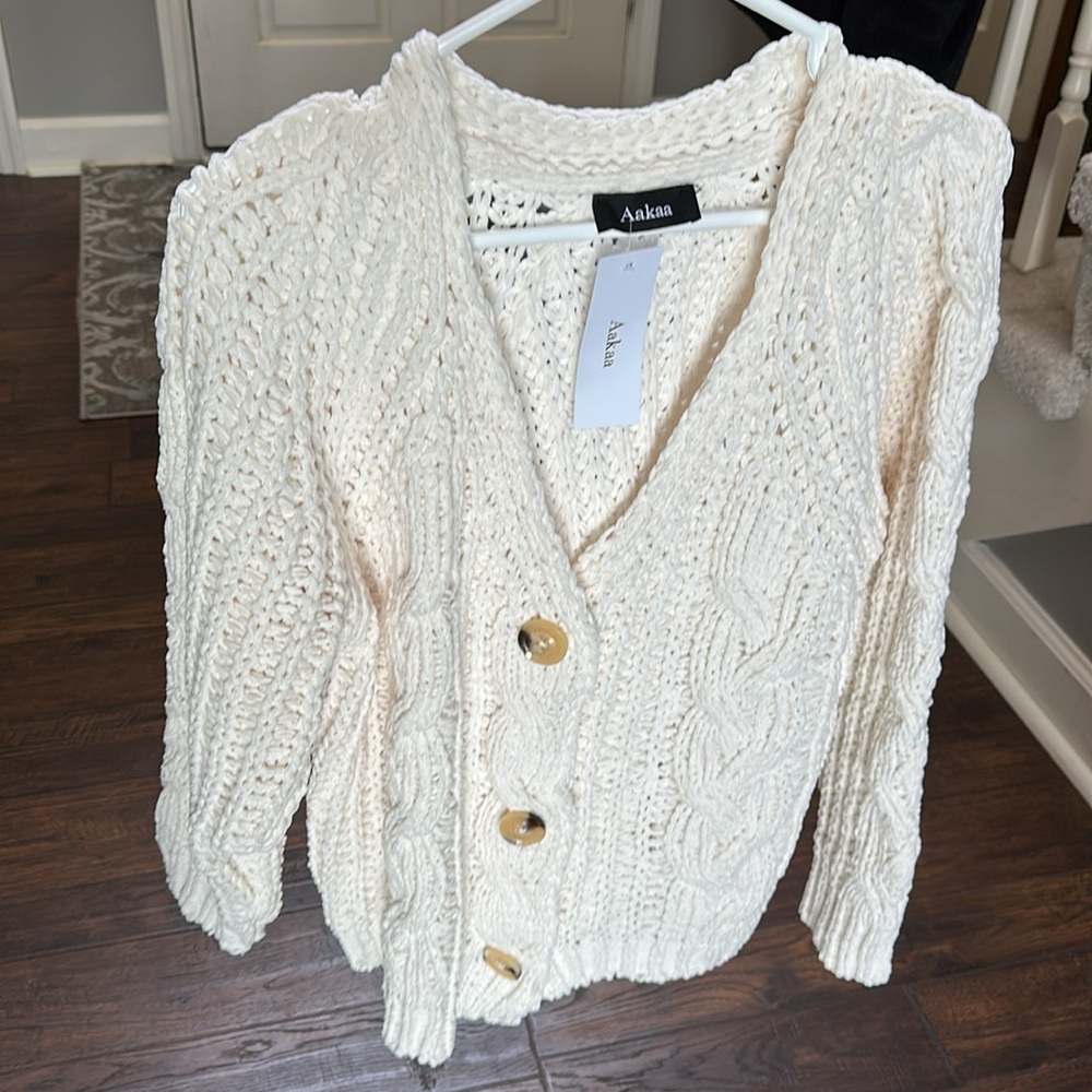 Aakaa Cream Knit Cardigan Sweater cable pattern on front NWT SUPER SOFT M - Picture 2 of 16